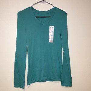 NWT Eddie Bauer long sleeve b-neck